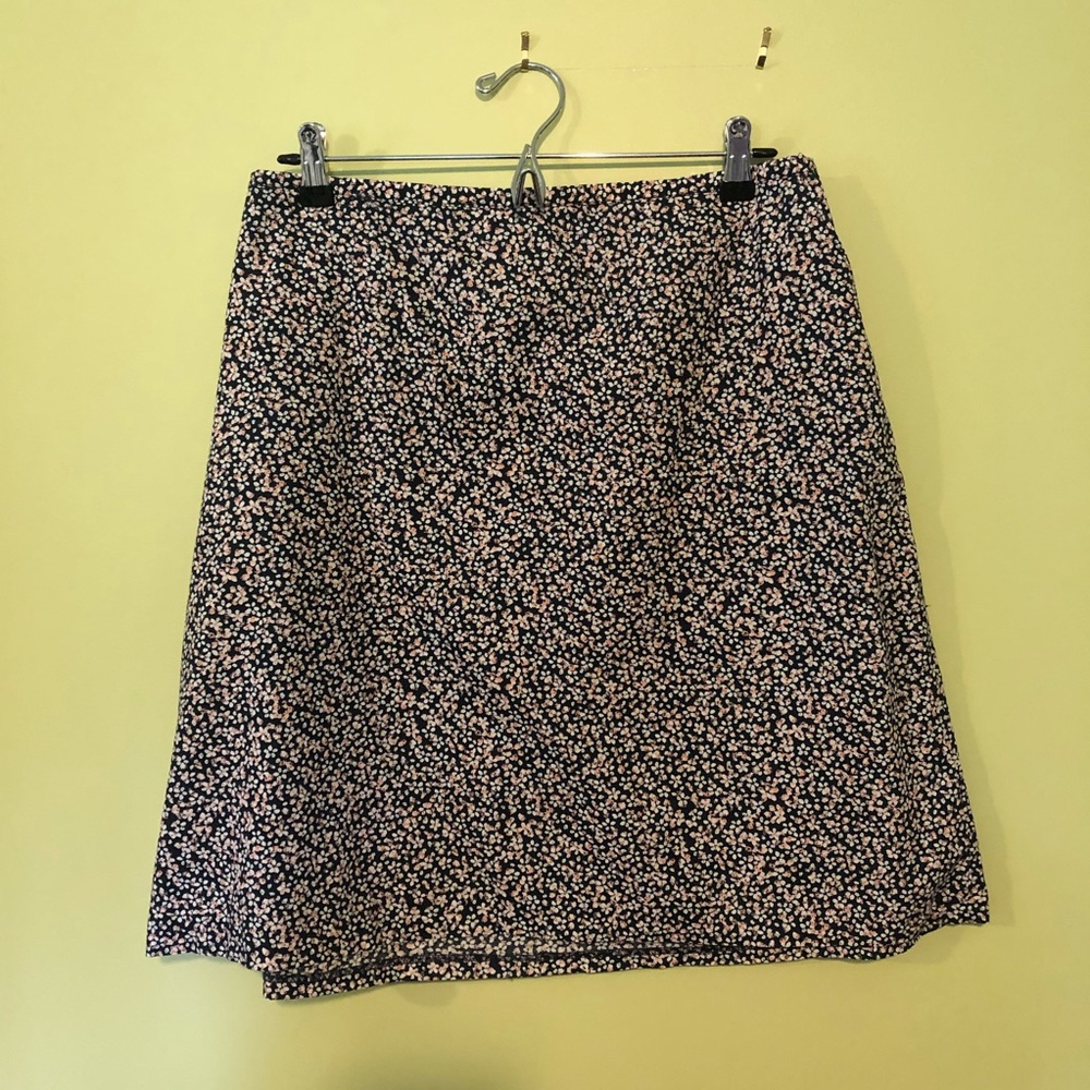 LLBean favorite fit skirt in navy floral